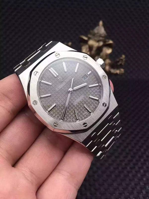 オーデマピゲ時計正面デザイン